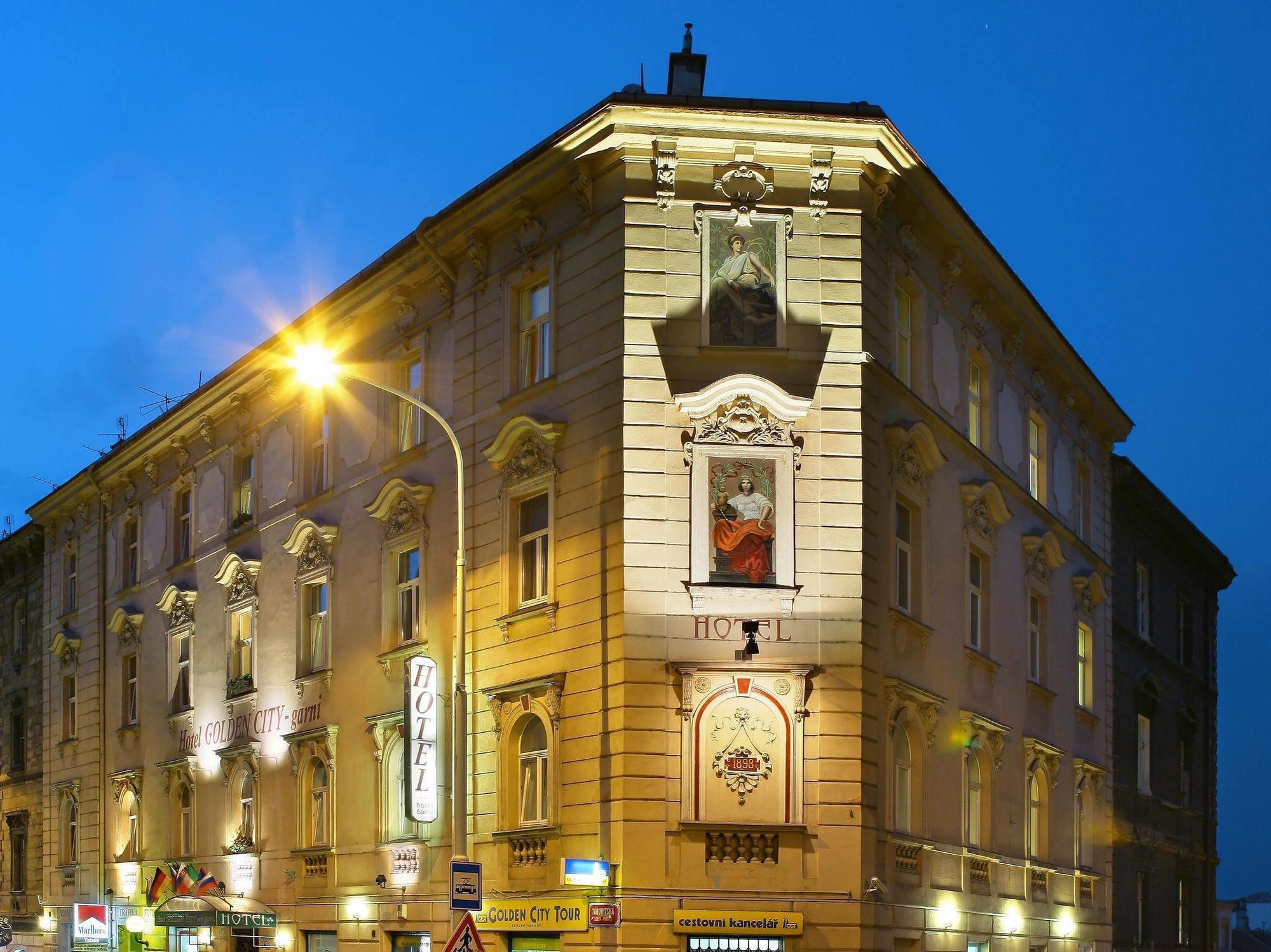 Golden City Garni Hotel 3*