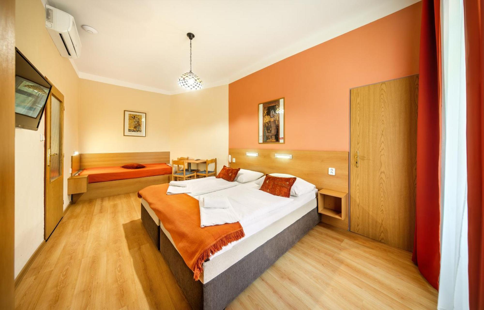 Golden Garni Praag