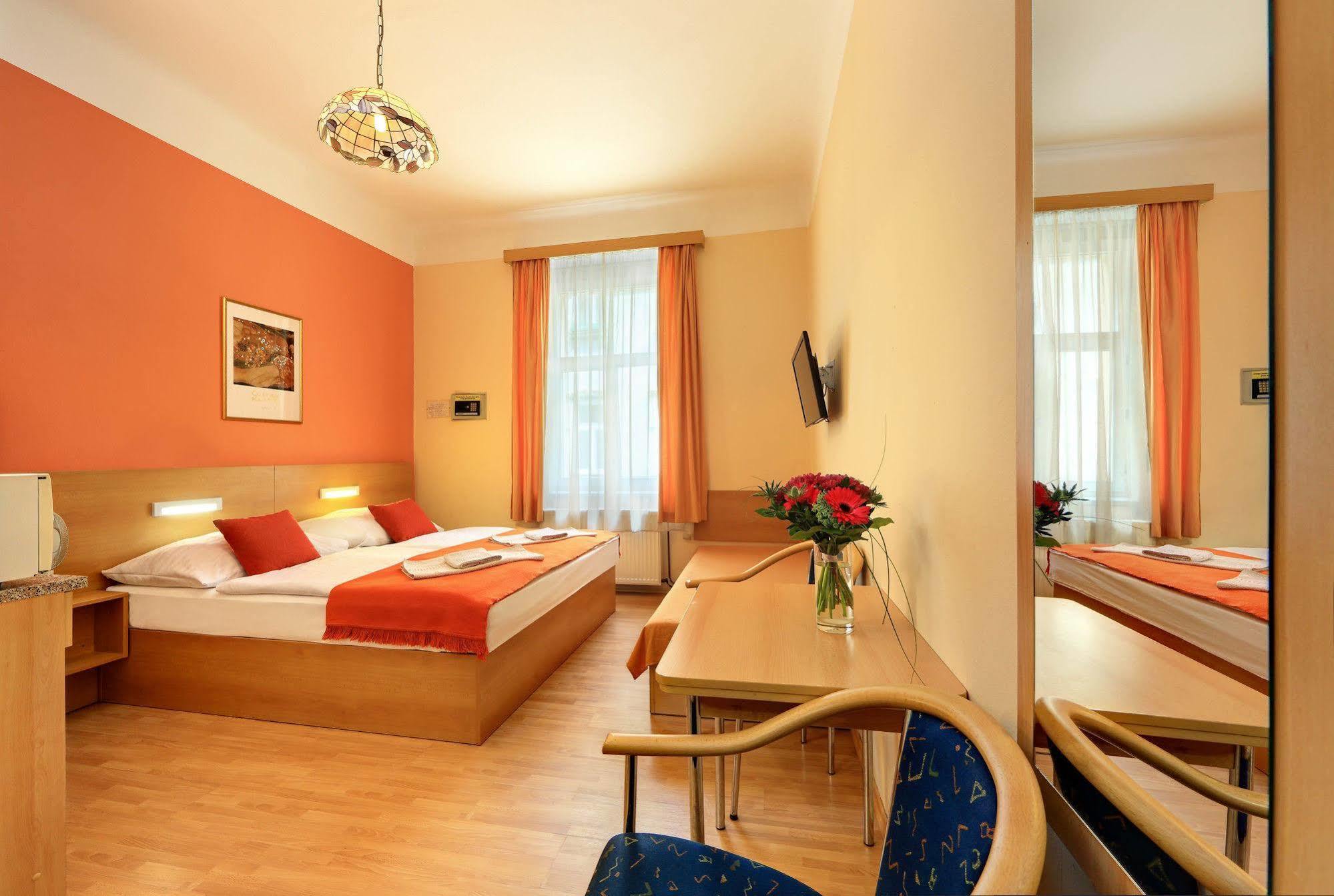 Golden Garni Praag